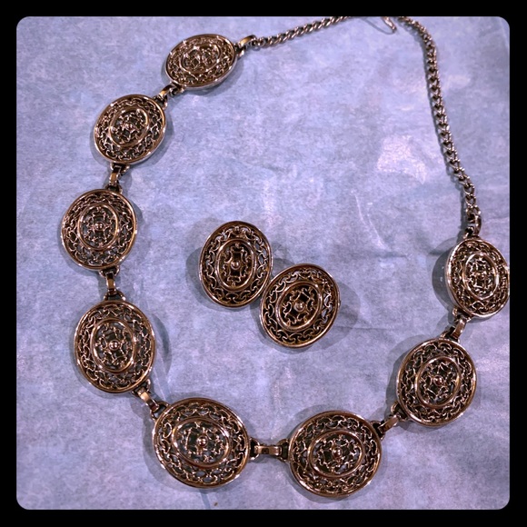Jewelry - Vtg Earring and Necklace Set - Silvertone